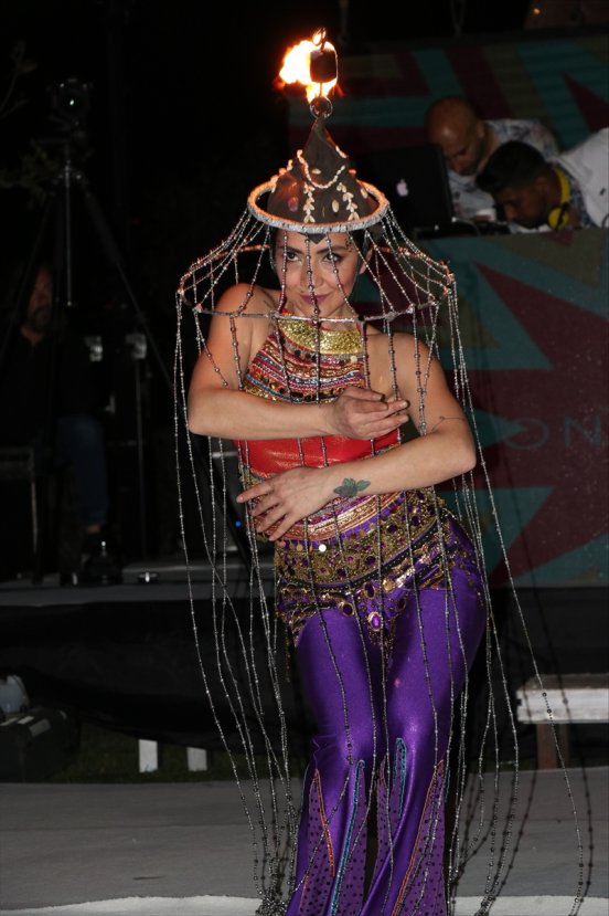 Antalya'da masalsı Hint düğünü