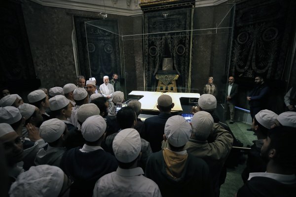 Hırka-i Şerif ziyarete açıldı