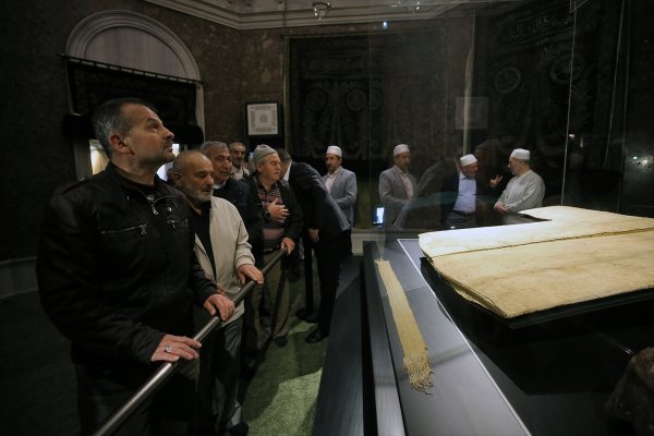 Hırka-i Şerif ziyarete açıldı