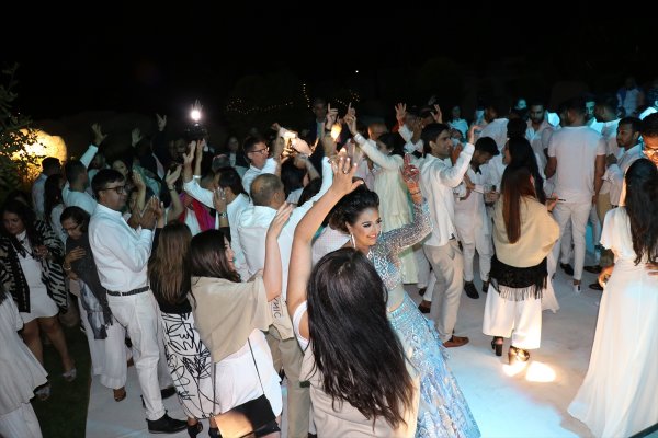 Antalya'da masalsı Hint düğünü