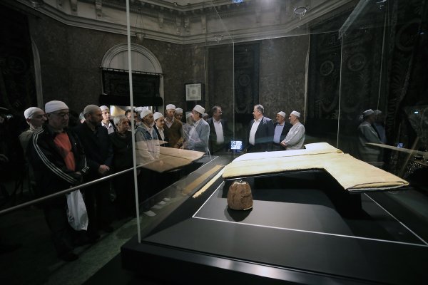 Hırka-i Şerif ziyarete açıldı