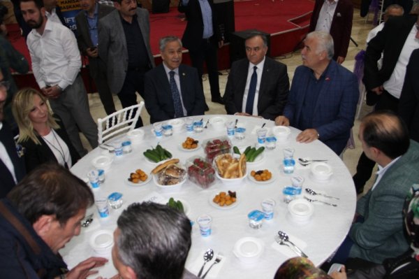 i Bülent Arınç: Asıl gövdeden ayrılan başarılı olamaz