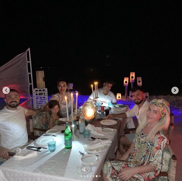 Demet Akalın Maldivler'de