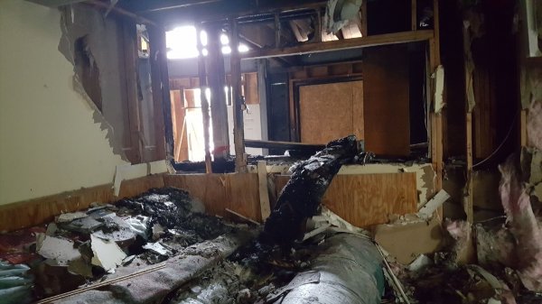 ABD'de kundaklanan camide hasar büyük