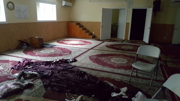 ABD'de kundaklanan camide hasar büyük
