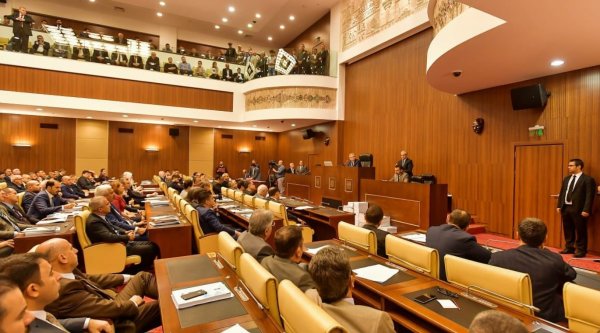 Ankara Belediye Meclisi'ne Atatürk fotoğrafı asıldı
