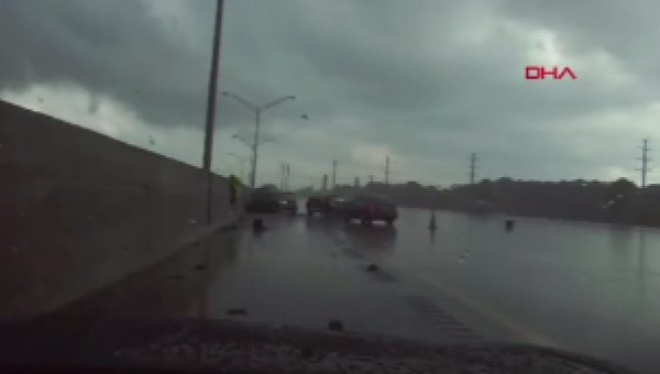 ABD'li polis ezilmekten son anda kurtuldu