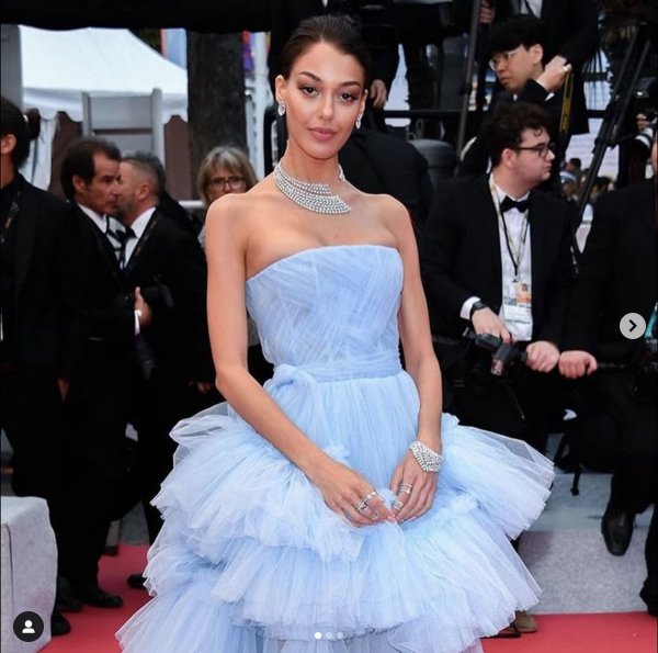 Dilan Çicek Deniz 800 bin euroluk mücevher taktı