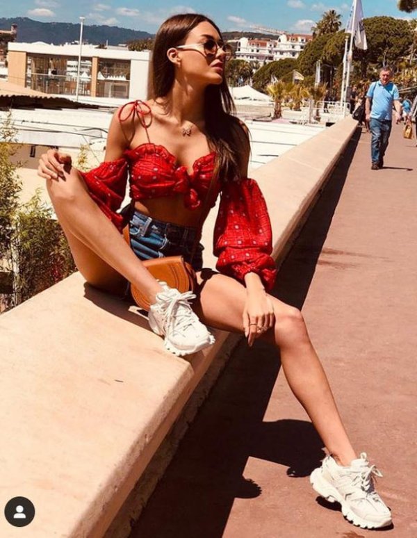 Dilan Çiçek Deniz'in Cannes pozu