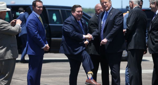 ABD'li Vali Yardımcısı'nın Trump figürlü çorapları