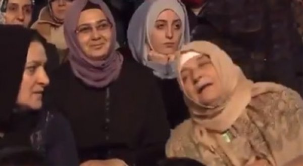 Nihat Hatipoğlu'nun vaaz programında her gün ayrı bir skandal