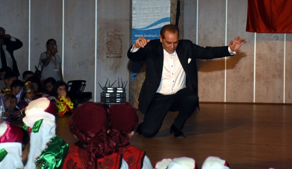 Atatürk'ün benzerine yoğun ilgi