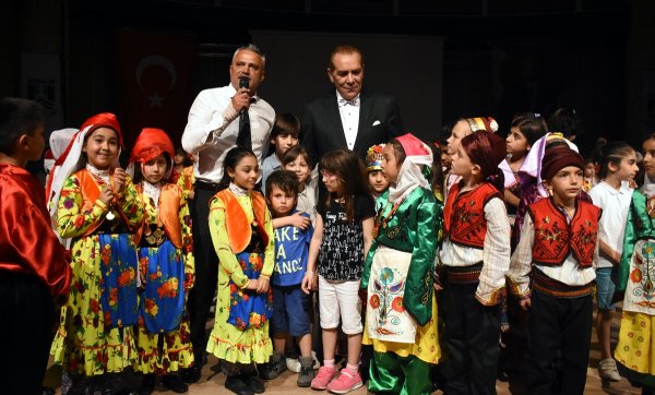 Atatürk'ün benzerine yoğun ilgi