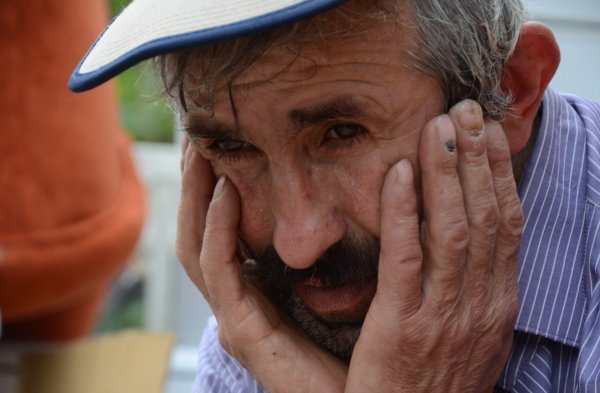 i Evleri tahliye edilen ilçe sakinleri üzgün