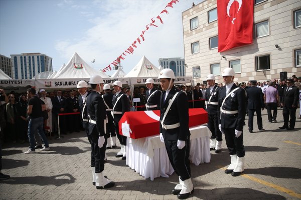 Görev arkadaşları son yolculuğuna uğurladı