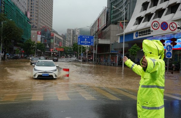 i Çin'de felaket: Ev ve iş yerleri sular altında kaldı
