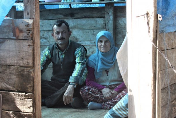 i Şehri bırakıp ormana yerleşti