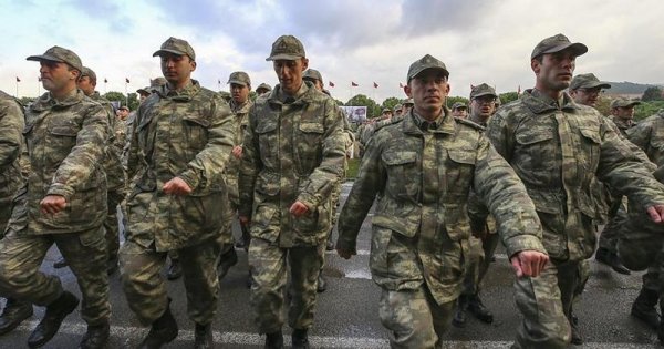 Yeni yasa çıkınca askerler terhis olacak