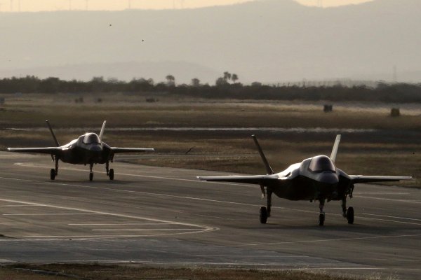İngiltere'den Güney Kıbrıs'a F-35 yığınağı