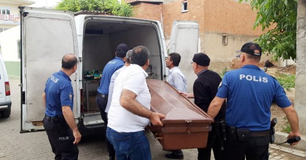 Evlenme teklifini kabul etmeyen kadını öldürdü