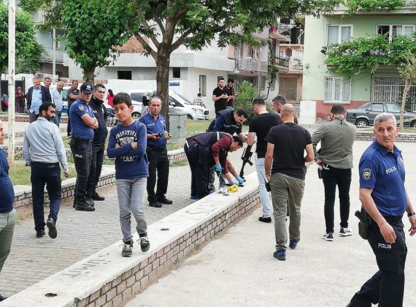 Evlenme teklifini kabul etmeyen kadını öldürdü
