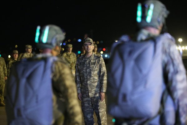 Yarasa Komandolar gece atlayışı gerçekleştirdi