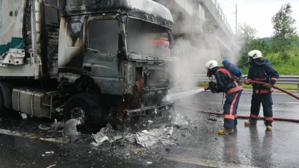 TEM otoyolunda tır alev aldı