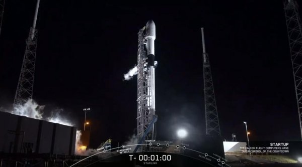 SpaceX uzaya internet uyduları gönderdi