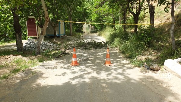 a Keban yükseldi, araçlar sular altında kaldı