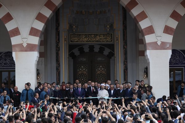 a Cumhurbaşkanı Erdoğan: Hırsızlara bu işi bırakmayacağız