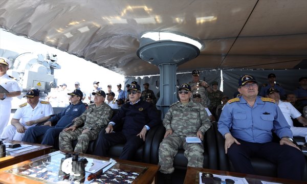 Akar'dan Ege ve Doğu Akdeniz mesajı