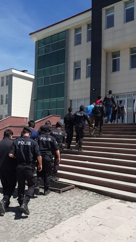 i TSK içindeki FETÖ'cü askerler temizleniyor