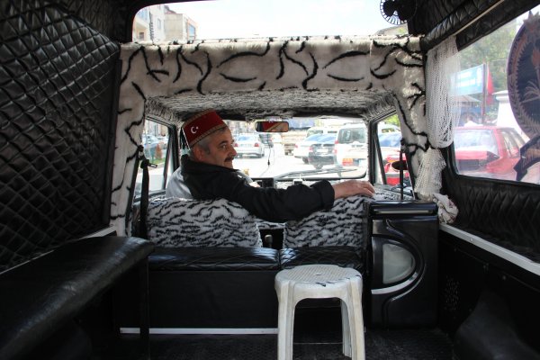 Erzurumlu trafik kazalarını önlemek için araba tasarladı