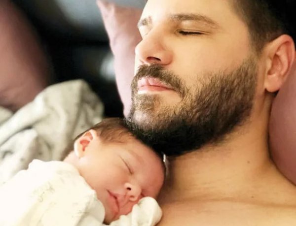 Tolgahan Sayışman oğlunun yüzünü gösterdi