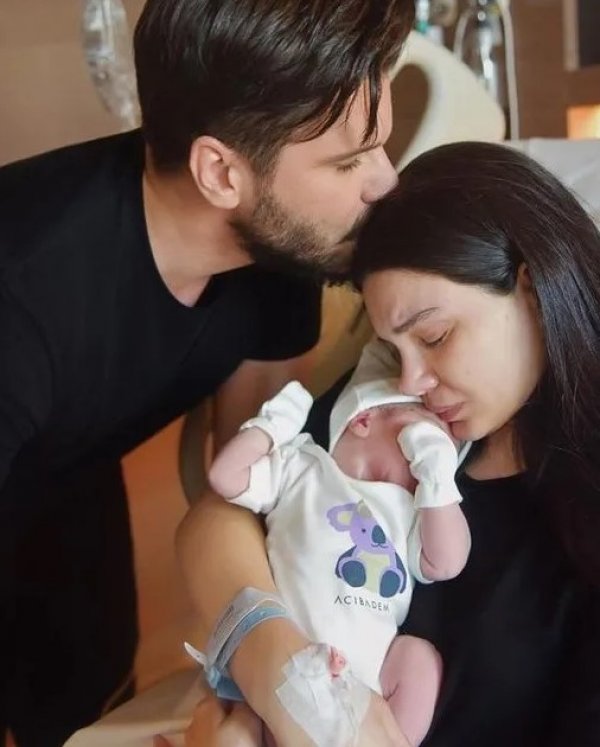 Tolgahan Sayışman oğlunun yüzünü gösterdi