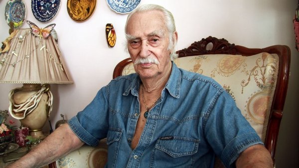 Sanatçı dostlarından Eşref Kolçak'a veda