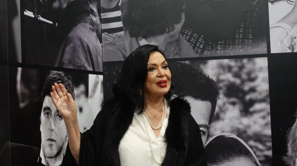 Sanatçı dostlarından Eşref Kolçak'a veda