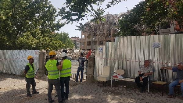 d Bahçelievler'de tehlikeli yıkım