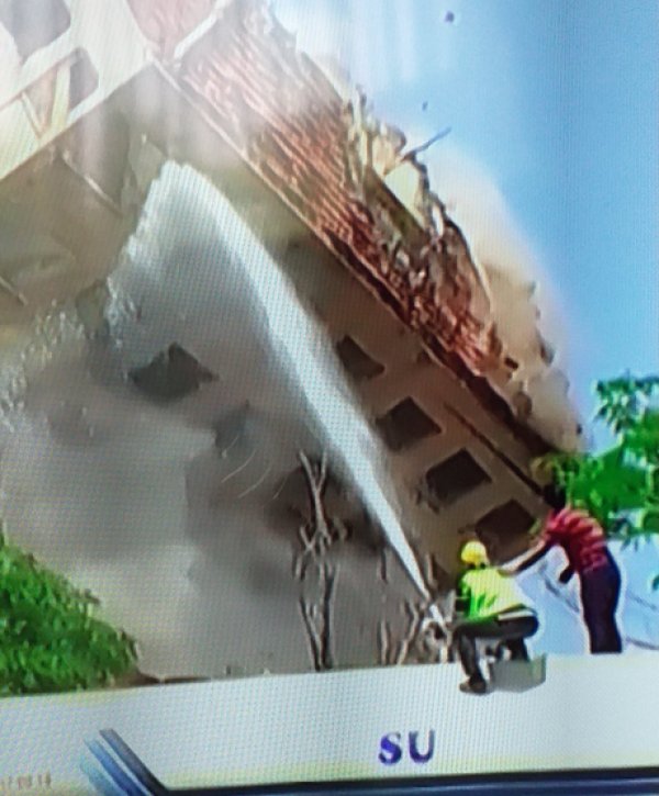 Bahçelievler'de tehlikeli yıkım