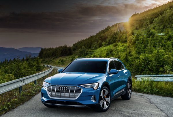 Audi'nin ilk elektrikli aracı testlerden başarıyla geçti