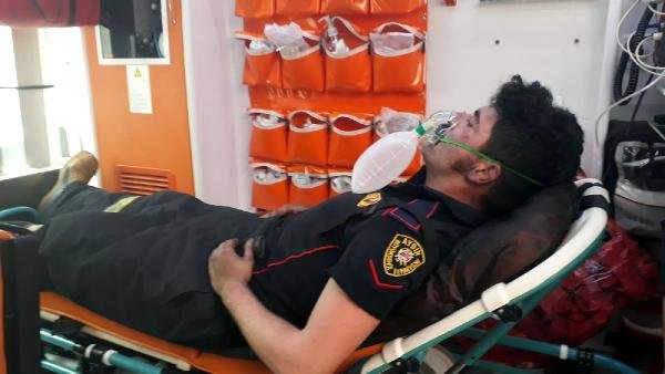 Ambulans şoförü yanan evin kendisine ait olduğunu gördü