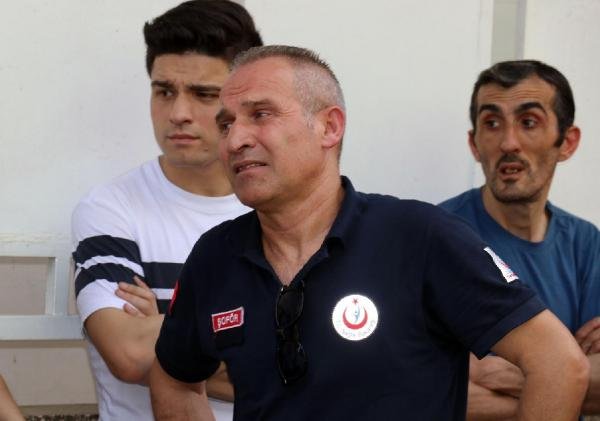 Ambulans şoförü yanan evin kendisine ait olduğunu gördü