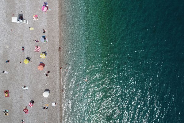 a Antalya'da su sıcaklığı 28 dereceye çıktı