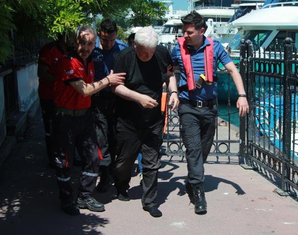 d Vapurdan atlayan adamı can simidiyle kurtardı