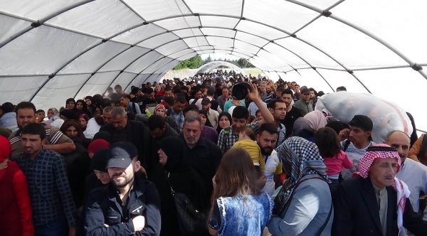 Suriyeliler akın akın bayramlaşmaya gidiyor