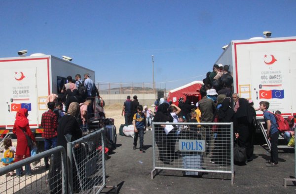 Suriyeliler akın akın bayramlaşmaya gidiyor