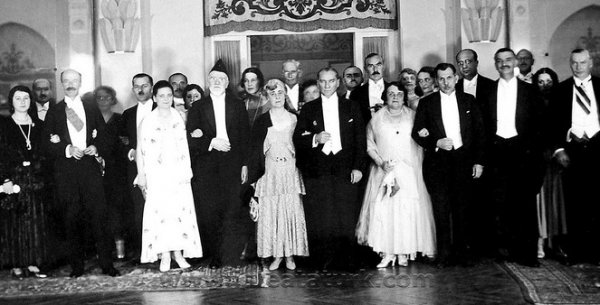 Büyükelçi Özügergin: Türkiye ve Yunanistan ileri bakmalı