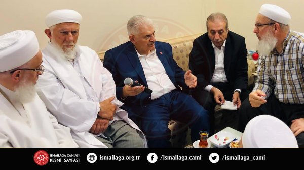 Binali Yıldırım İsmailağa Camiası'nı ziyaret etti
