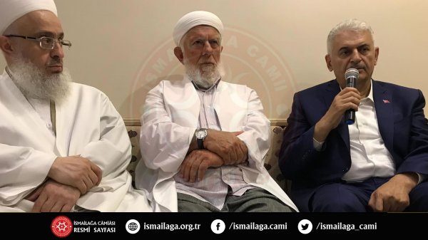 Binali Yıldırım İsmailağa Camiası'nı ziyaret etti
