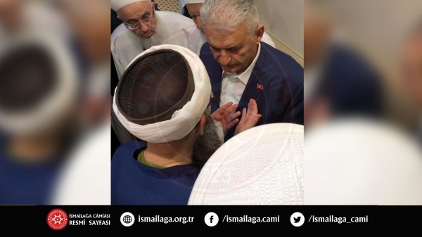 Binali Yıldırım İsmailağa Camiası'nı ziyaret etti